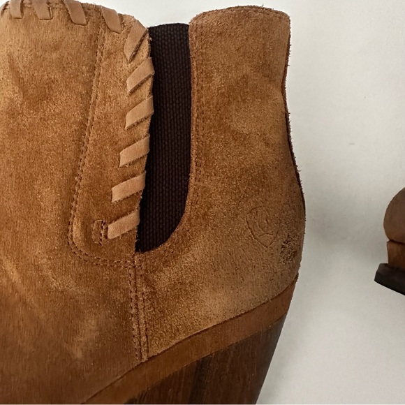 Ariat Belle Western Distressed Boot - Picture 7 of 16